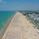 Family By Shops And Sea * Bibione