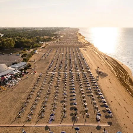 Family By Shops And Sea * Bibione